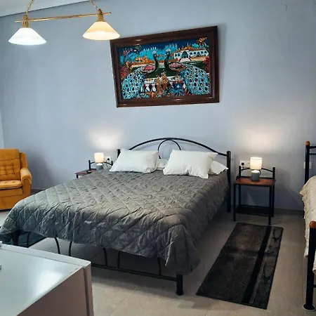 Desire Проживание в семье Коринос